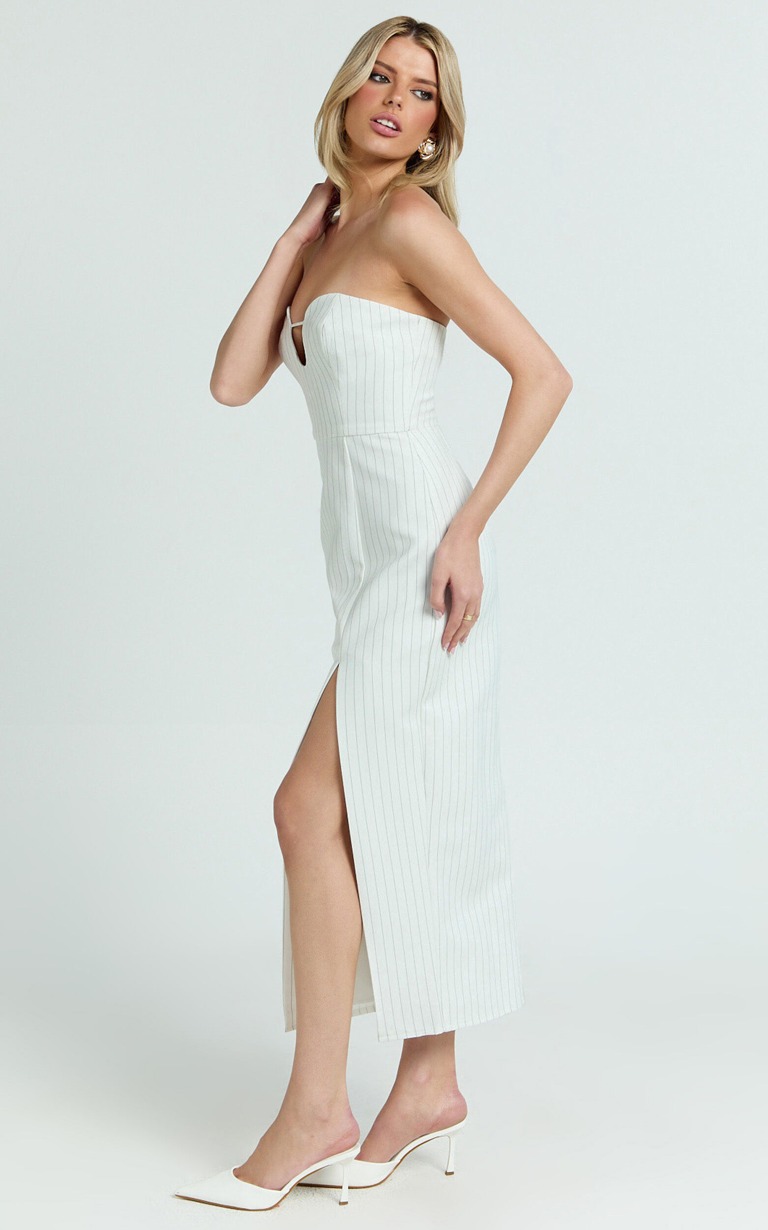 Wendy Midi Dress - Strapless Sweetheart Neckline Fitted Side Split Dress in White/Black