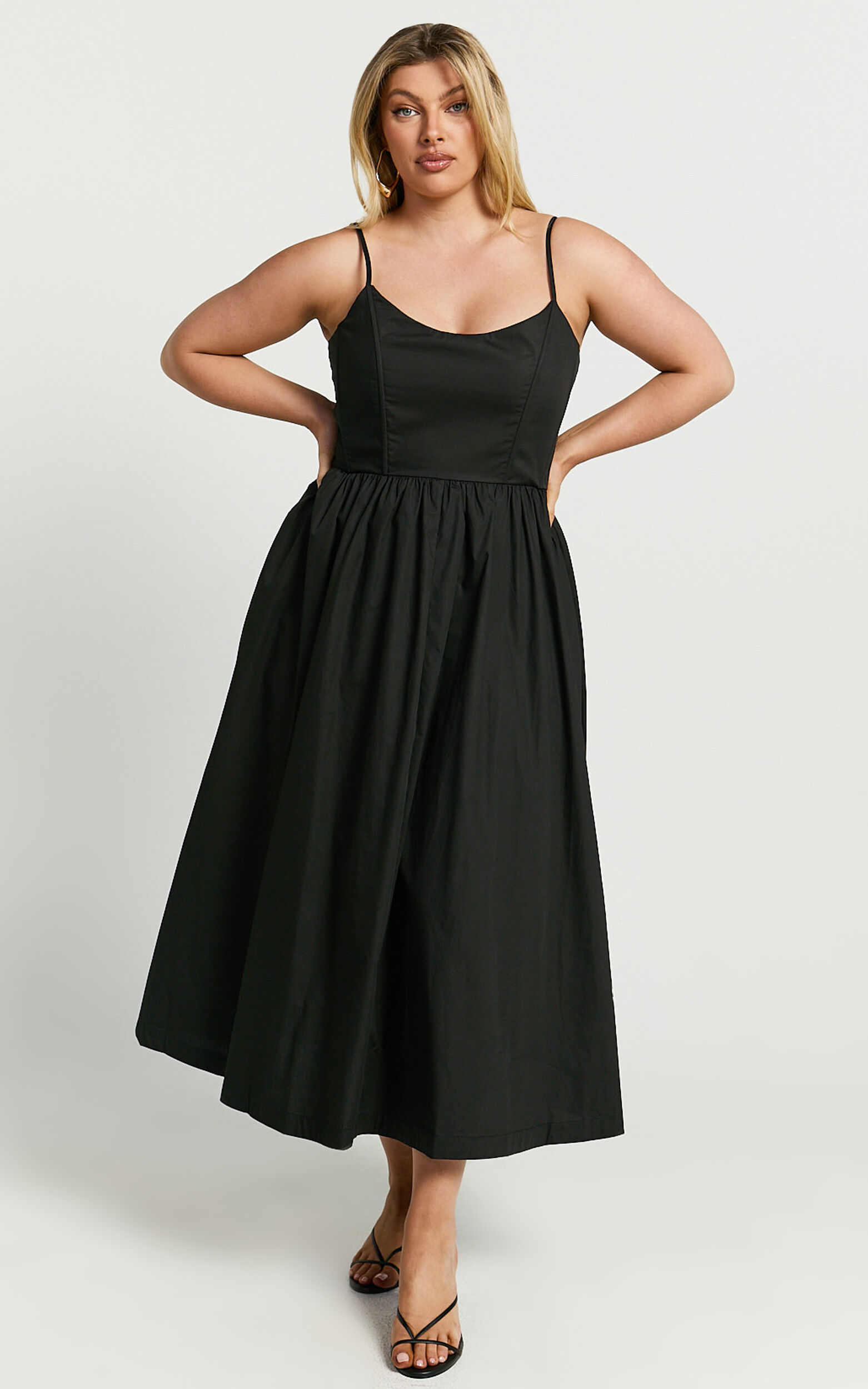 Braelyn Midi Dress - Scoop Neck Flare Dress in Black