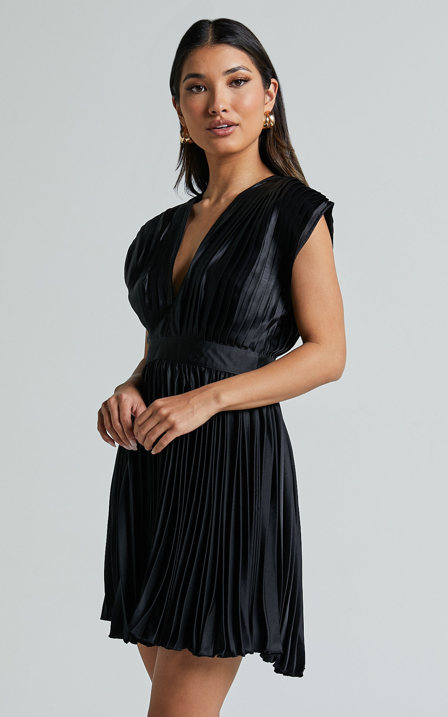 Ayienny Mini Dress - Plunge Neck Pleated Dress in Black
