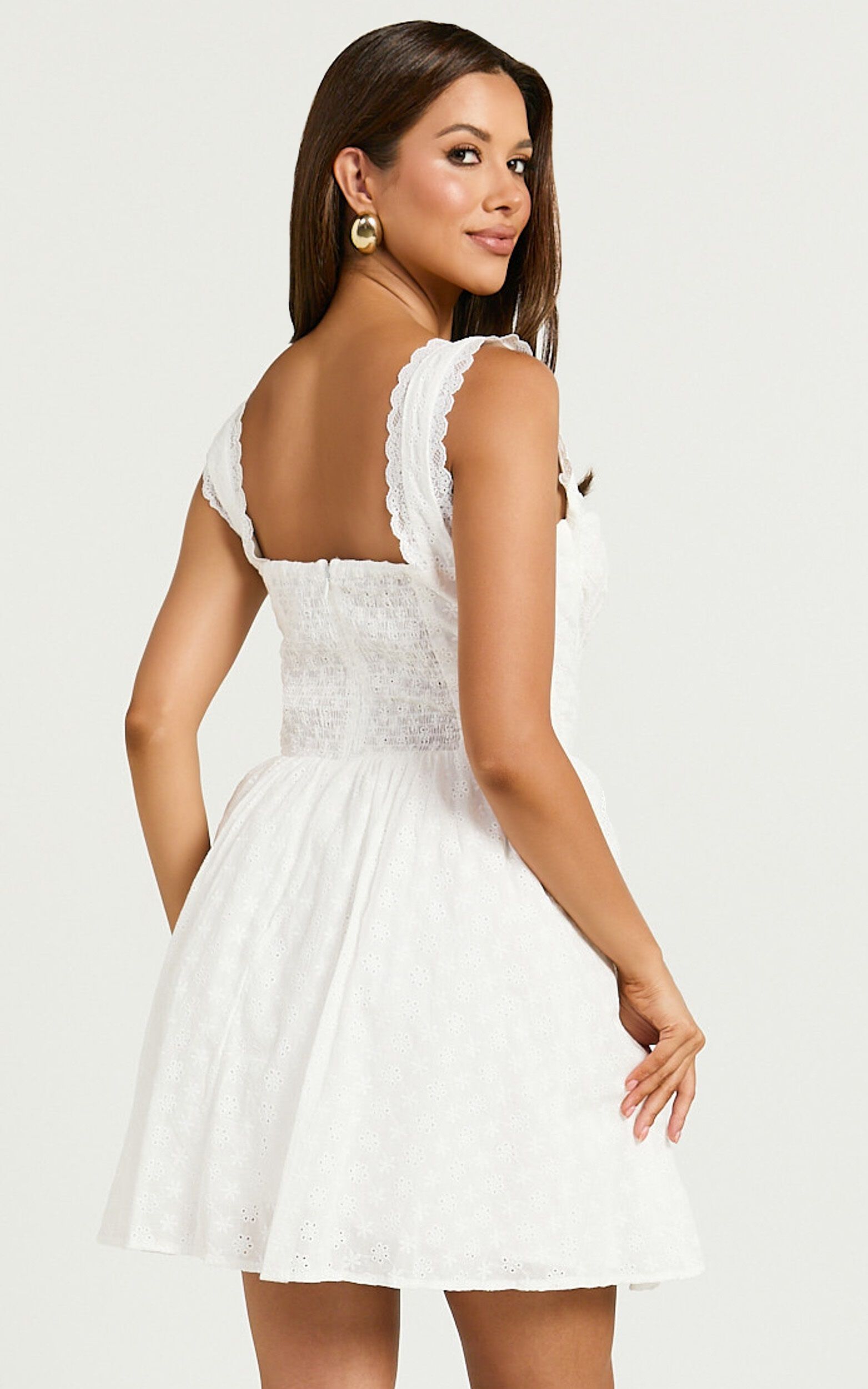 Jinky Mini Dress - Lace Detail Sweetheart Neckline Mini Dress in White