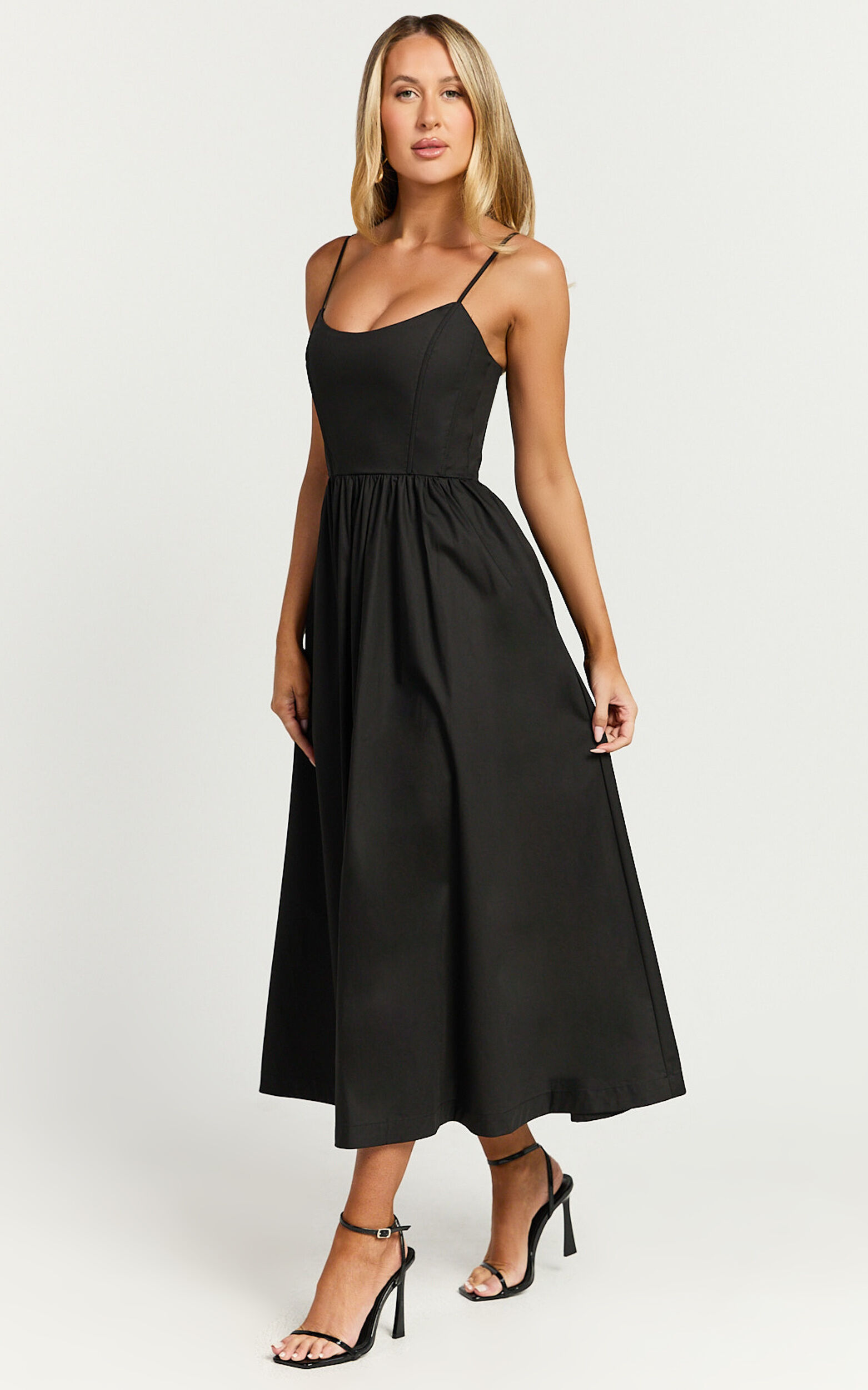 Braelyn Midi Dress - Scoop Neck Flare Dress in Black