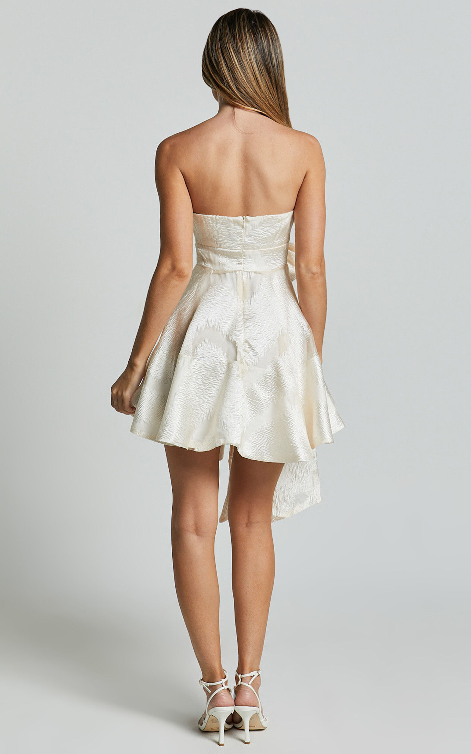 Adalia Mini Dress - Strapless Sweetheart Dress With A Oversized Bow in Cream