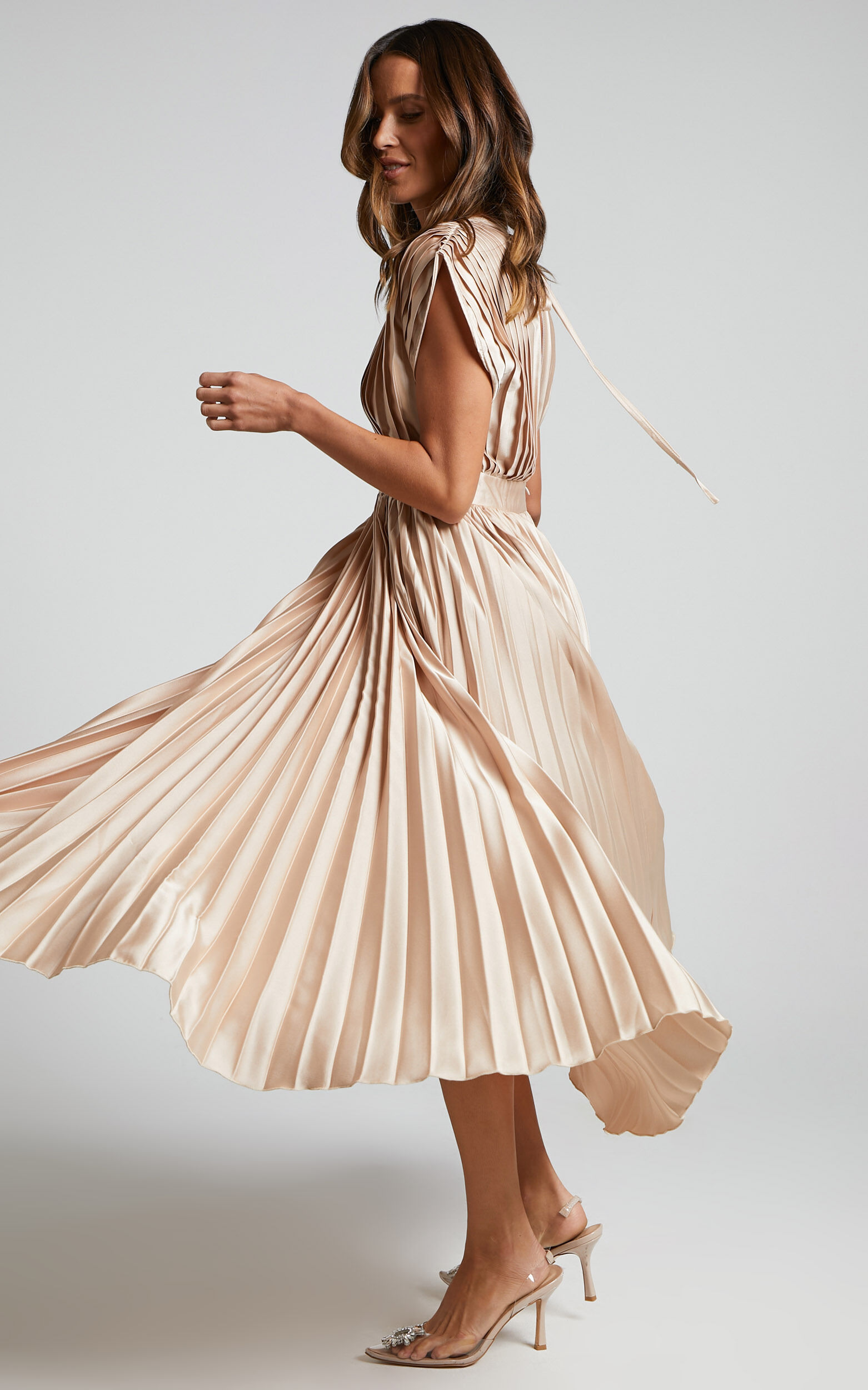Della Midi Dress - Plunge Neck Short Sleeve Pleated Dress in Champagne
