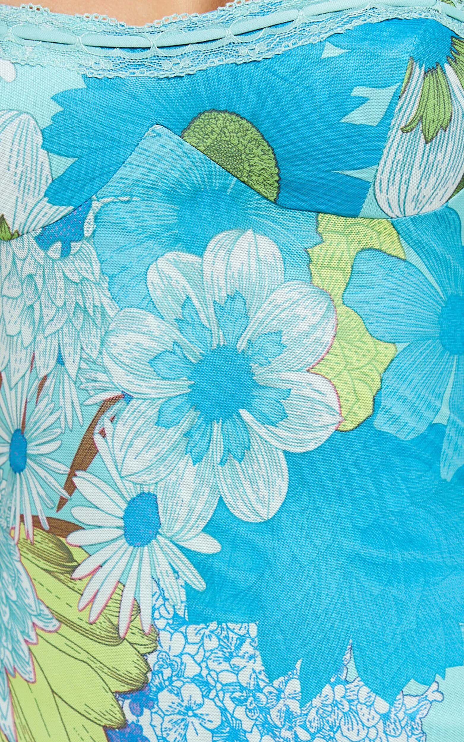 Shelia Midi Dress - Floral Printed Sweetheart Midi Dress in Blue Floral