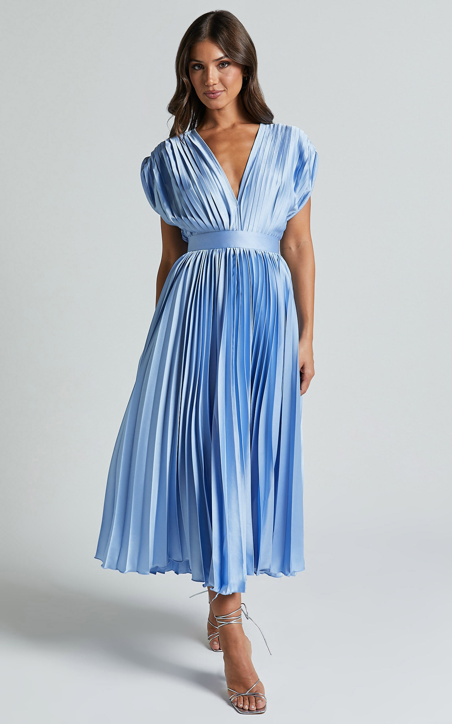 Della Midi Dress - Plunge Neck Short Sleeve Pleated Dress in Baby Blue