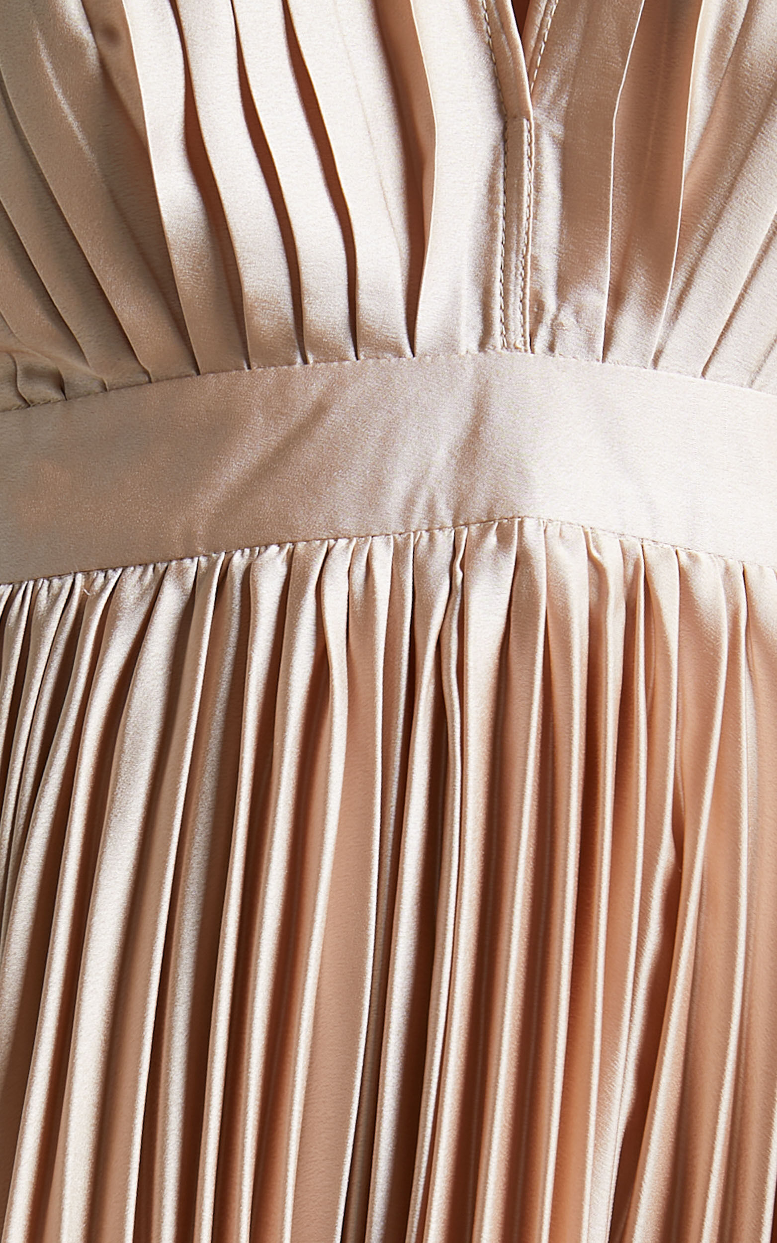 Della Midi Dress - Plunge Neck Short Sleeve Pleated Dress in Champagne