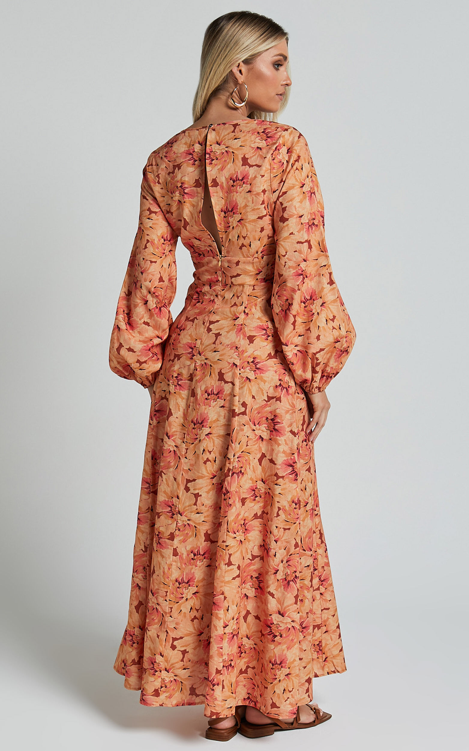 Amalie The Label - Maraien Linen Blend V Neck Front Keyhole Maxi Dress in Valencia Print