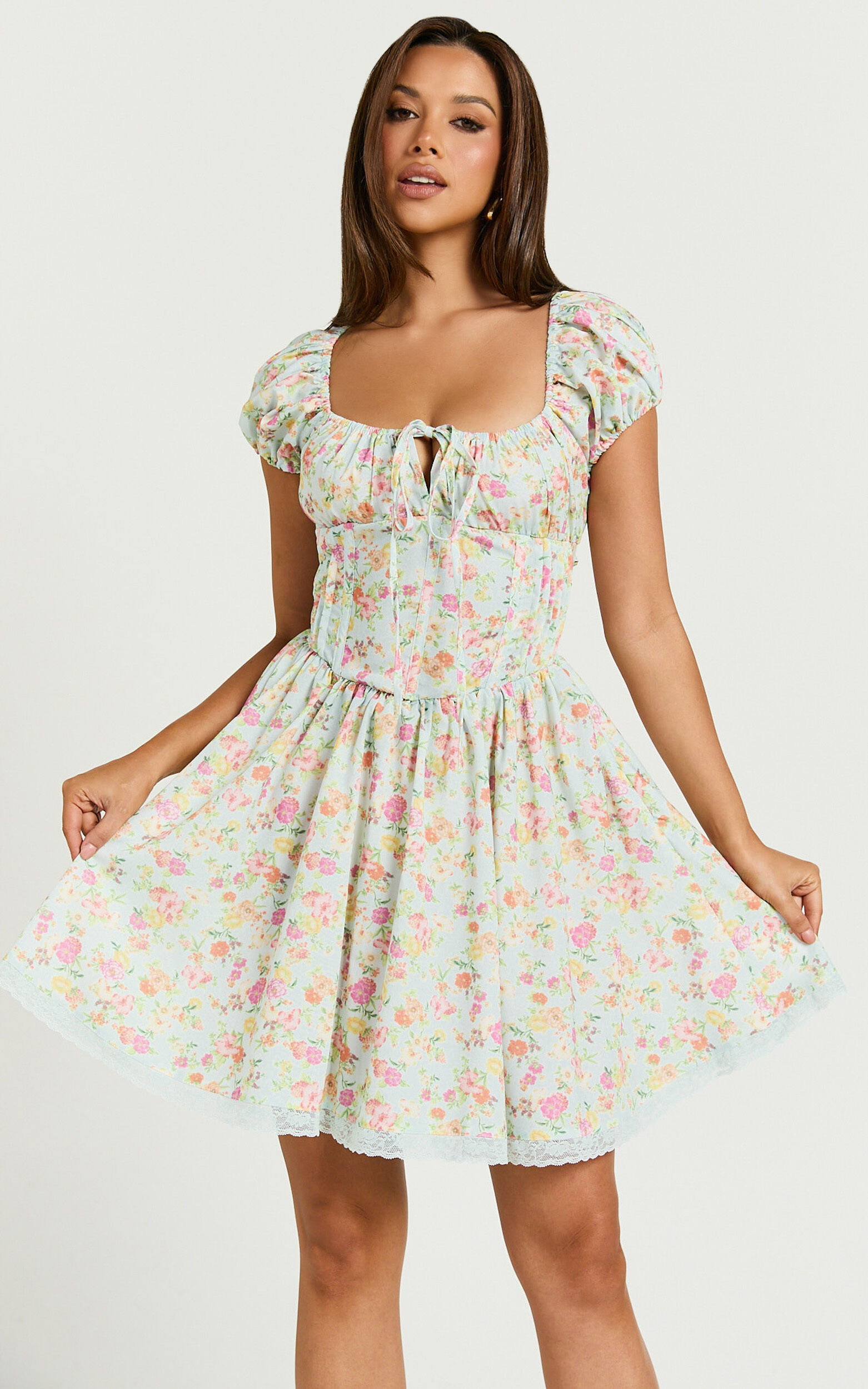Russel Mini Dress - Fit & Flare Mini Dress with Ruched Bust in Vintage Floral